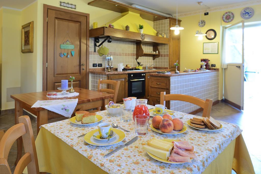 Bed And Breakfast Montino Cene Exteriör bild